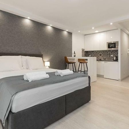 Penthouse "Sky 17" S Balkonom I Besplatnim Parkingom Appartement Zagreb Buitenkant foto