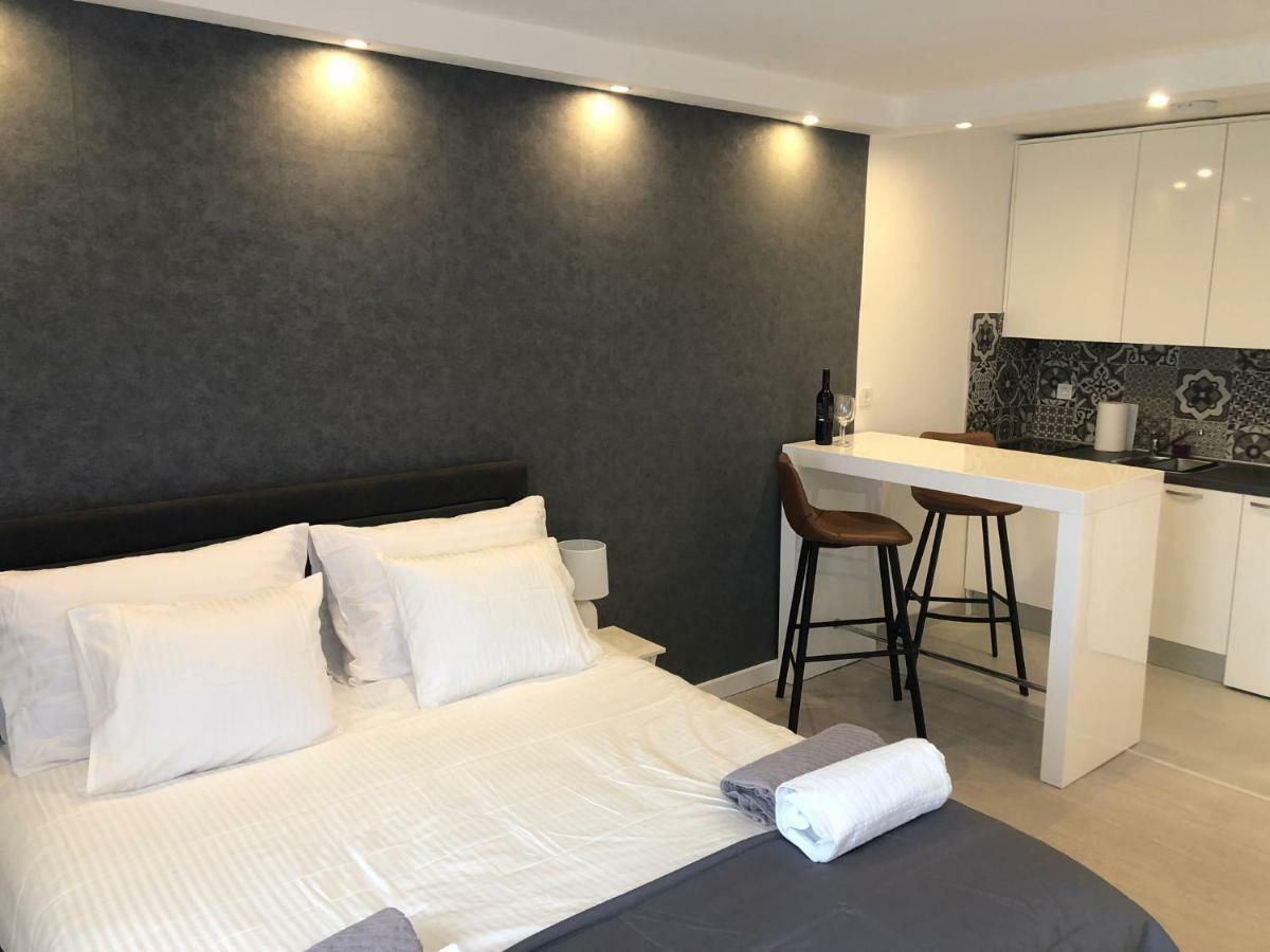 Penthouse "Sky 17" S Balkonom I Besplatnim Parkingom Appartement Zagreb Buitenkant foto