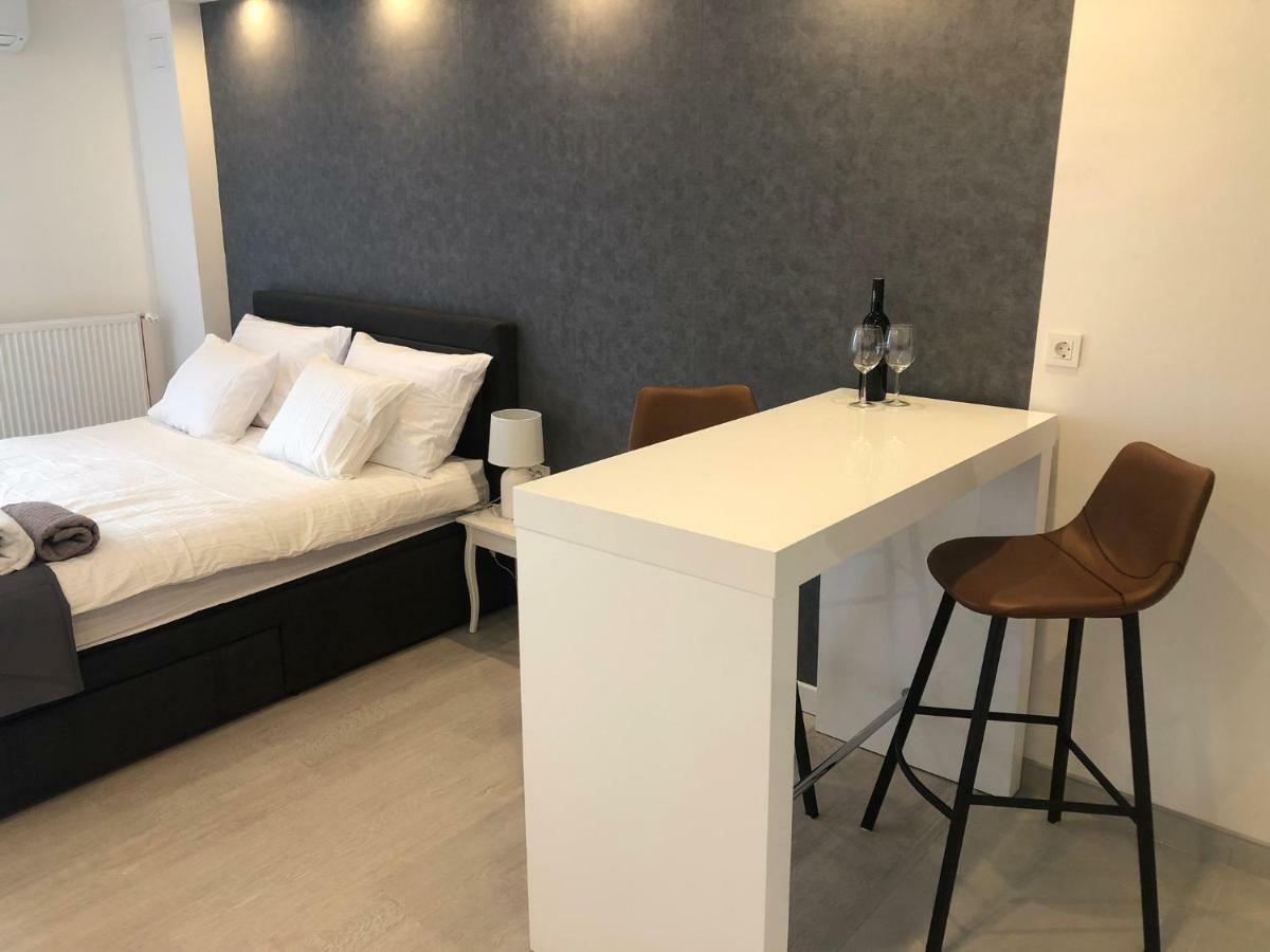 Penthouse "Sky 17" S Balkonom I Besplatnim Parkingom Appartement Zagreb Buitenkant foto